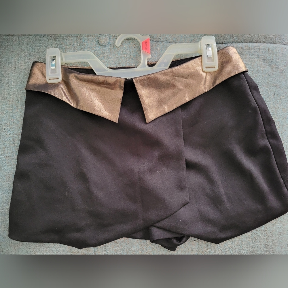 Guess Skort size 4